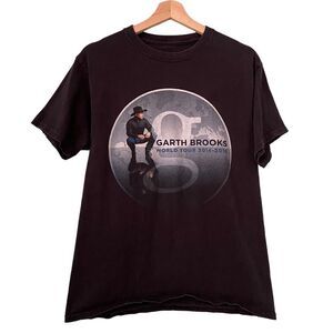 Garth Brooks World Tour 2014 - 2016 Crewneck T-Shirt in Size Medium